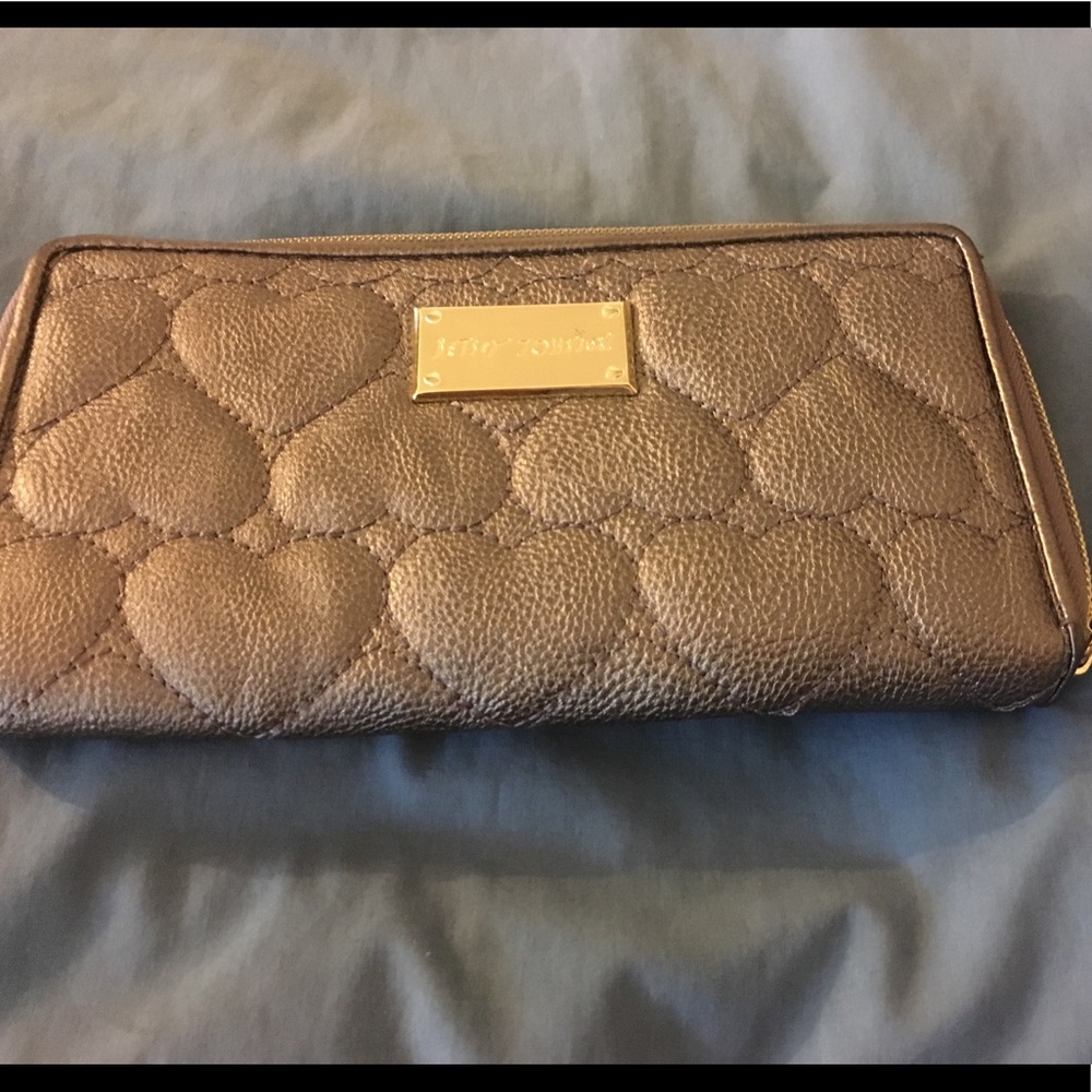 Betsey Johnson Ziparound Wallet